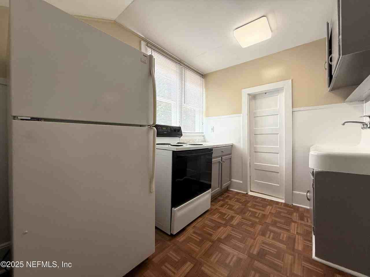 2245 Myra St Apt 5 - Photo 5 of 9