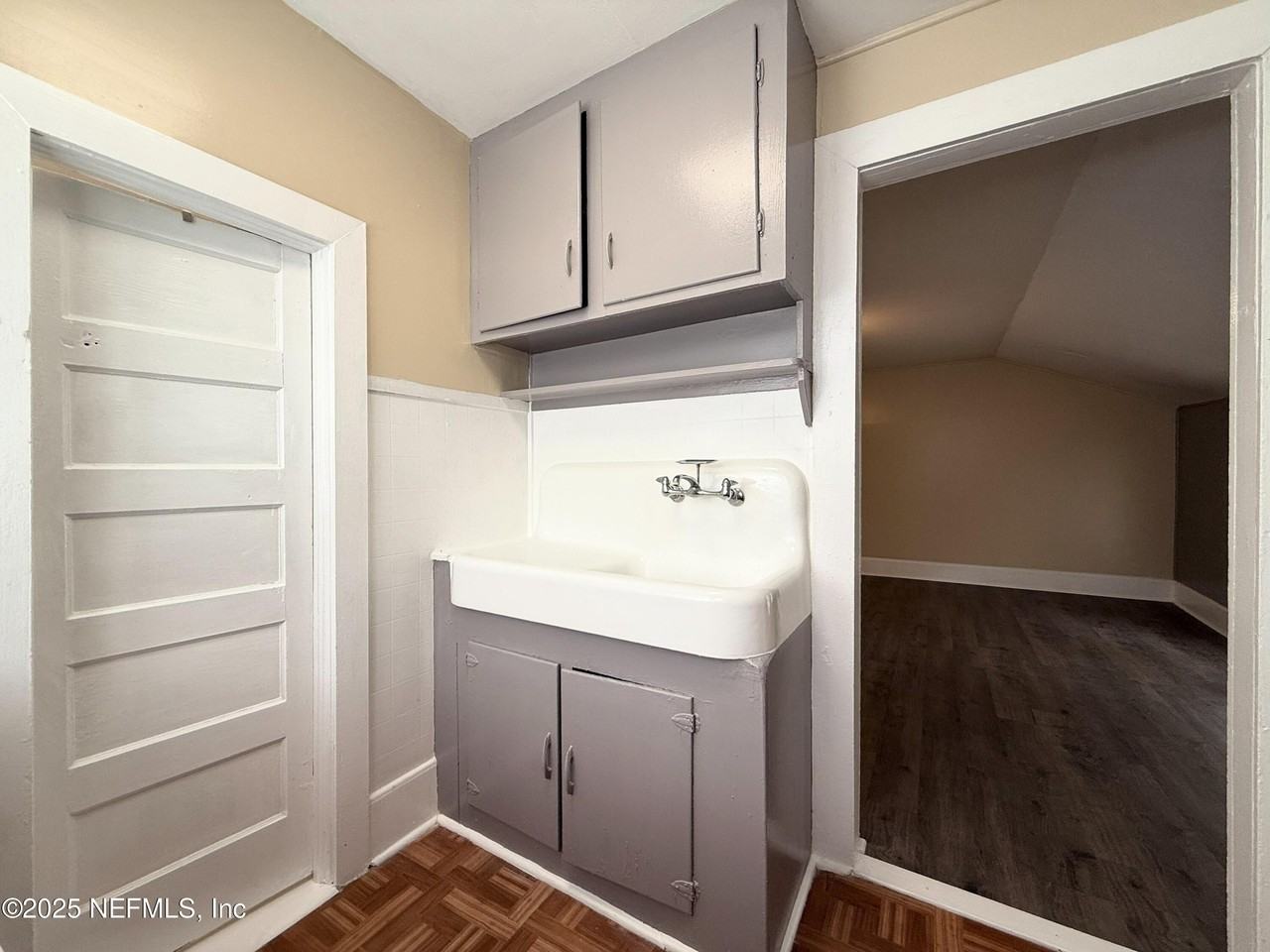 2245 Myra St Apt 5 - Photo 6 of 9