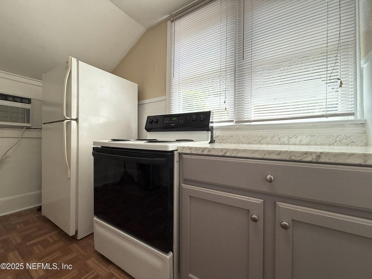 2245 Myra St Apt 5 - Photo 7 of 9