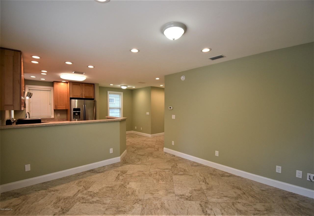 3843 Valencia Rd - Photo 4 of 21