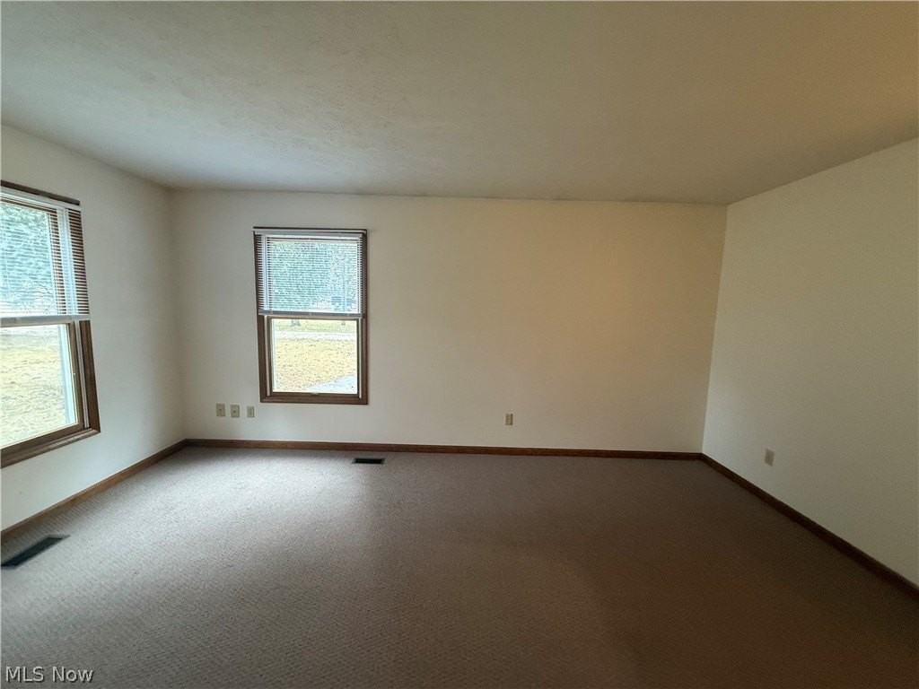 4044 Mogadore Rd - Photo 5 of 21