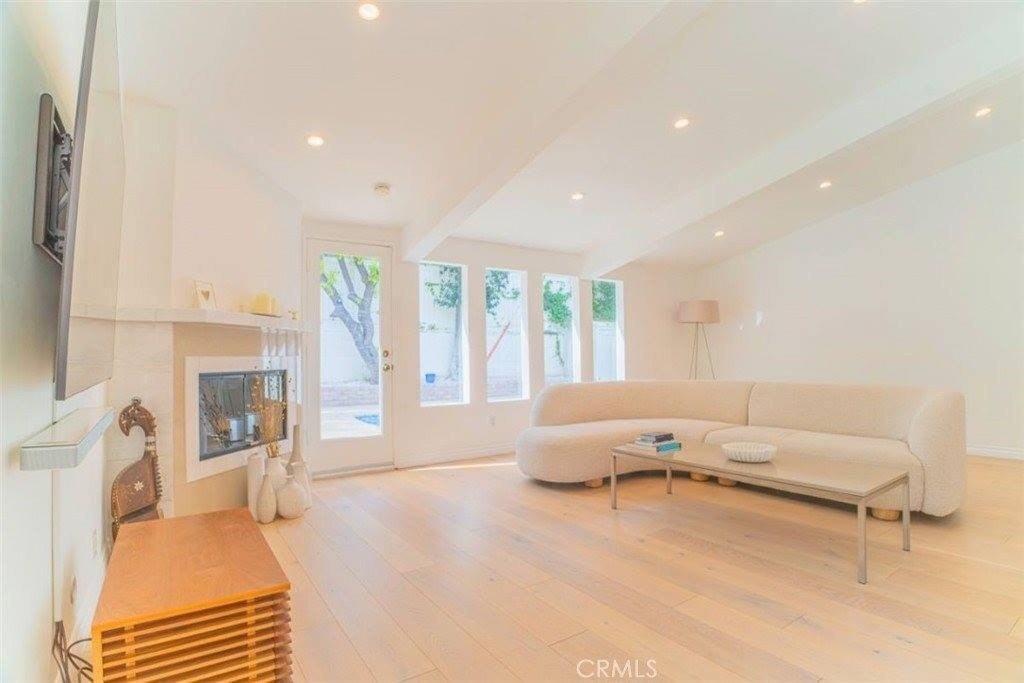 5179 Canoga Ave - Photo 4 of 21