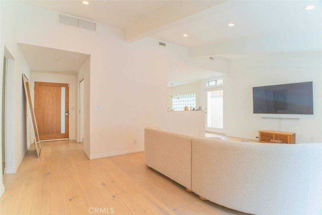 5179 Canoga Ave - Photo 5 of 21