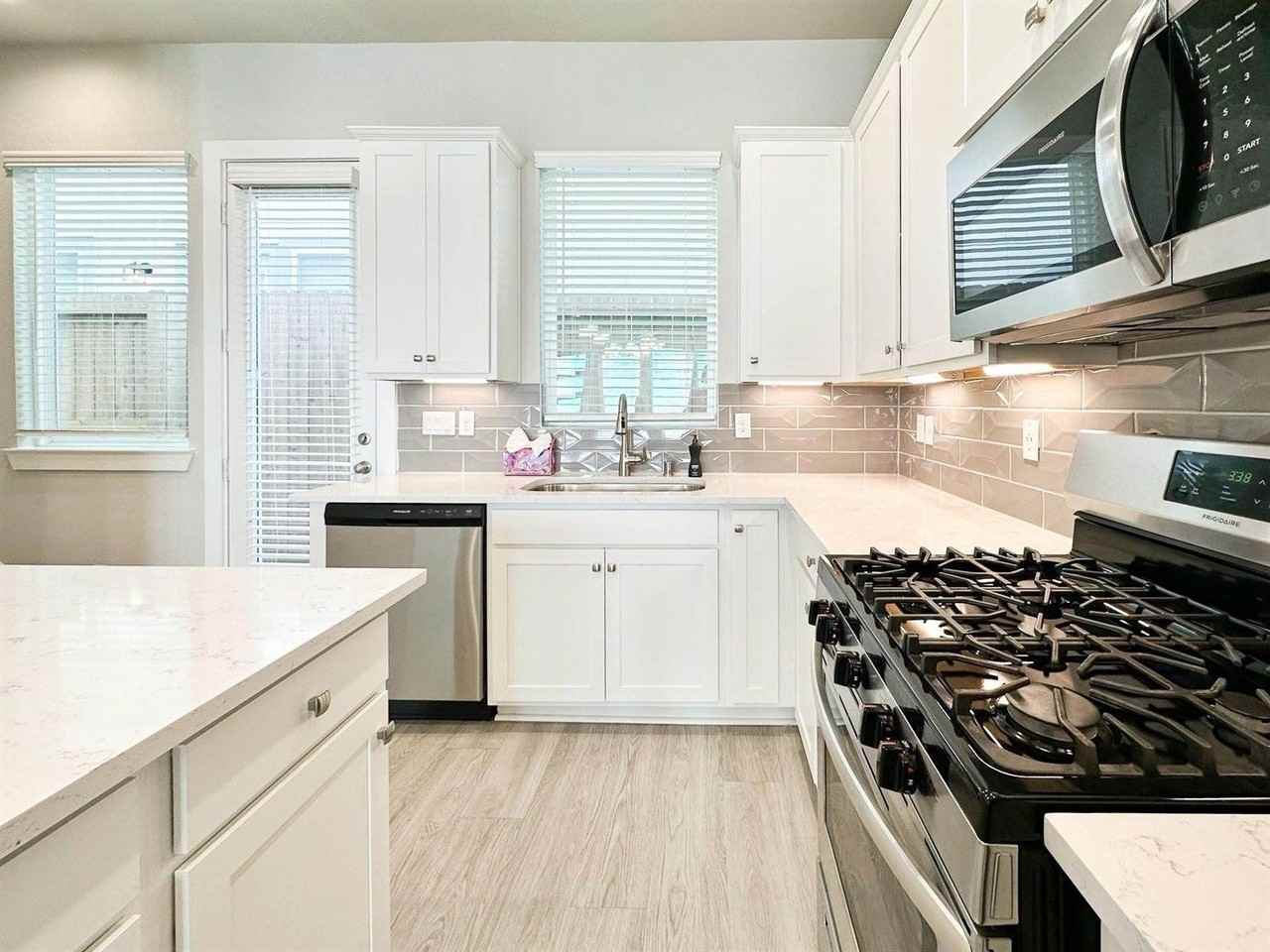 9007 Lonestar Creekbend Ln - Photo 3 of 50