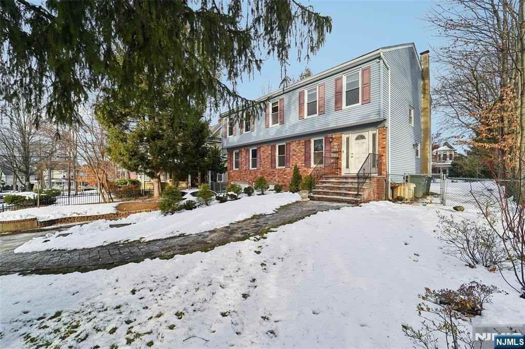 215 Woodside Ave - Photo 2 of 25