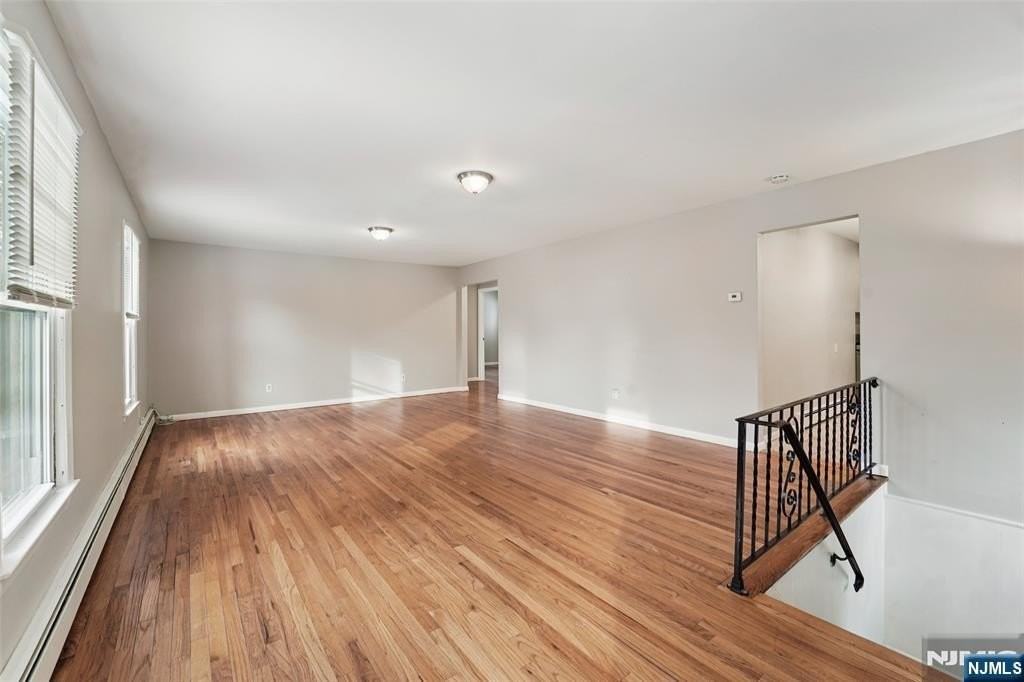 215 Woodside Ave - Photo 6 of 25