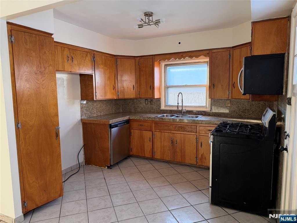 1400 82nd St - Photo 4 of 13