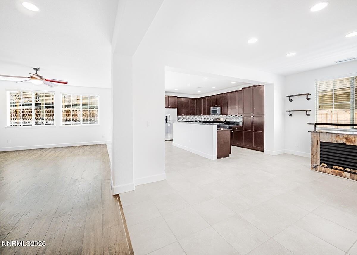 2082 Whitecliff Dr - Photo 2 of 11