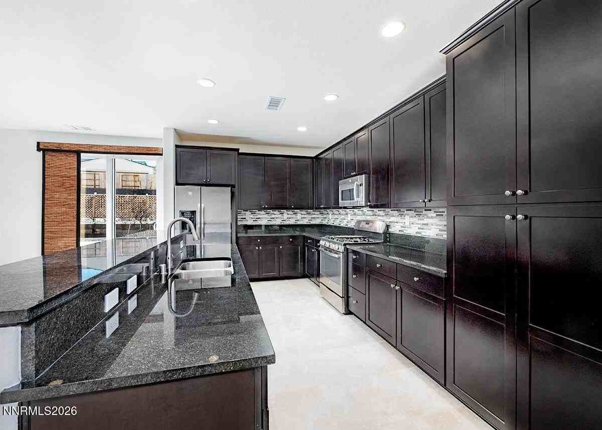 2082 Whitecliff Dr - Photo 3 of 11