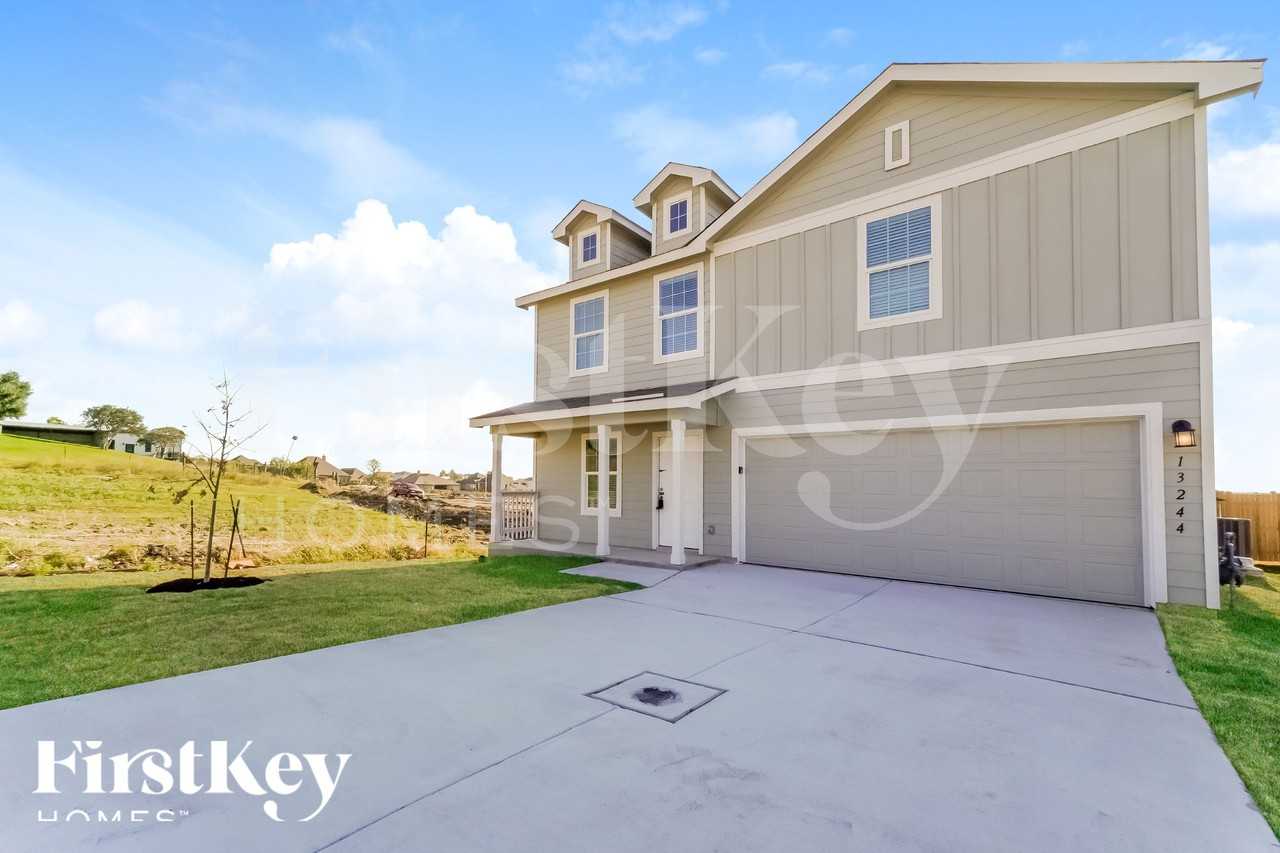 13244 Rosemary Cv - Photo 2 of 18