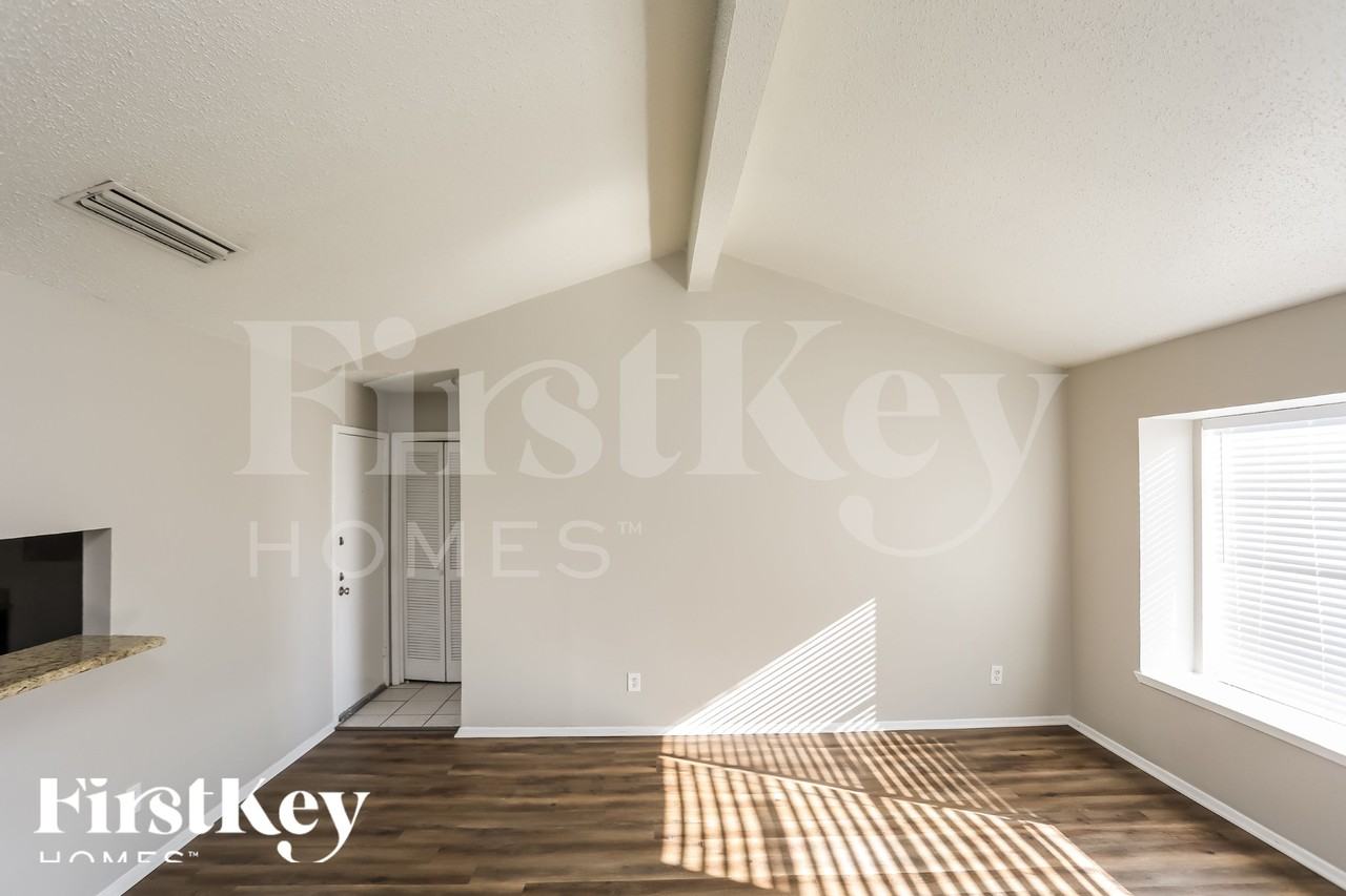 612 Coolwood Ln - Photo 4 of 19