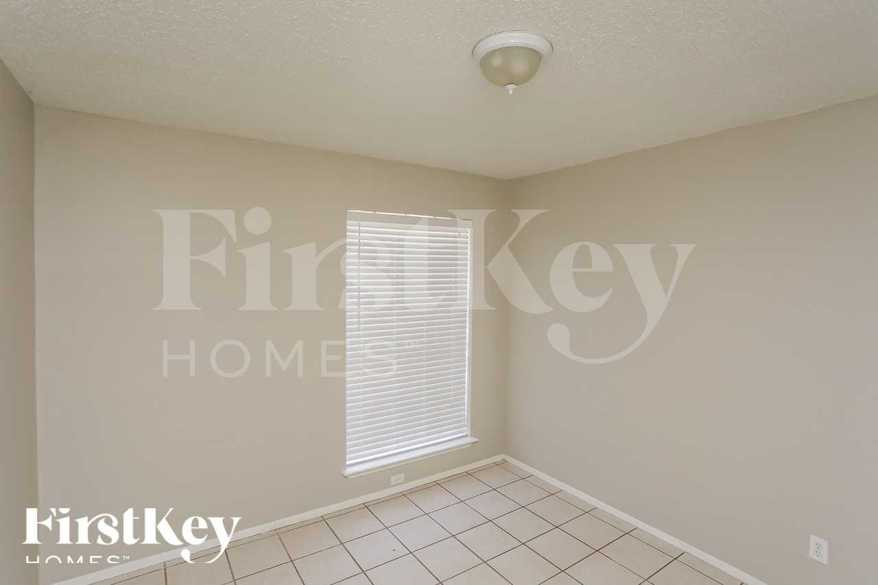 612 Coolwood Ln - Photo 6 of 19