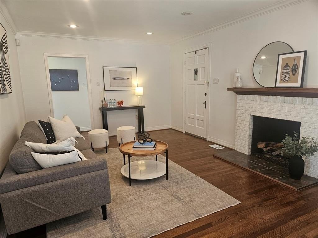 7010 Vivian Ave - Photo 3 of 30