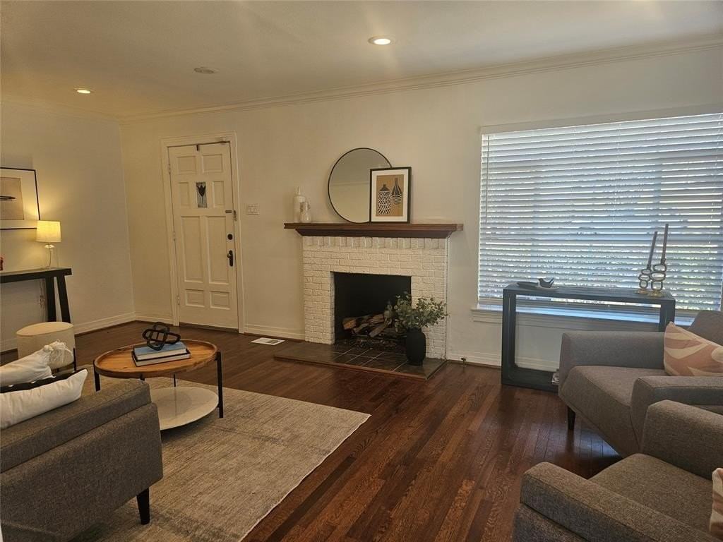 7010 Vivian Ave - Photo 4 of 30