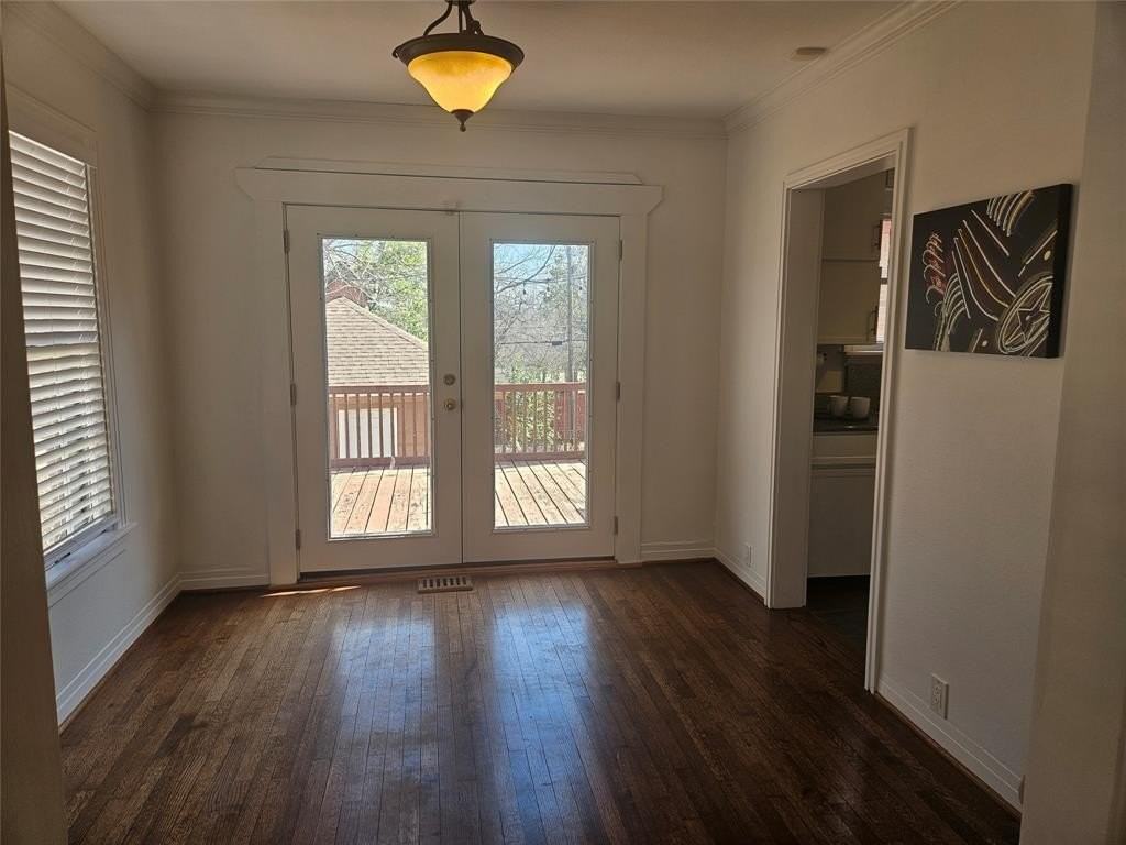 7010 Vivian Ave - Photo 7 of 30