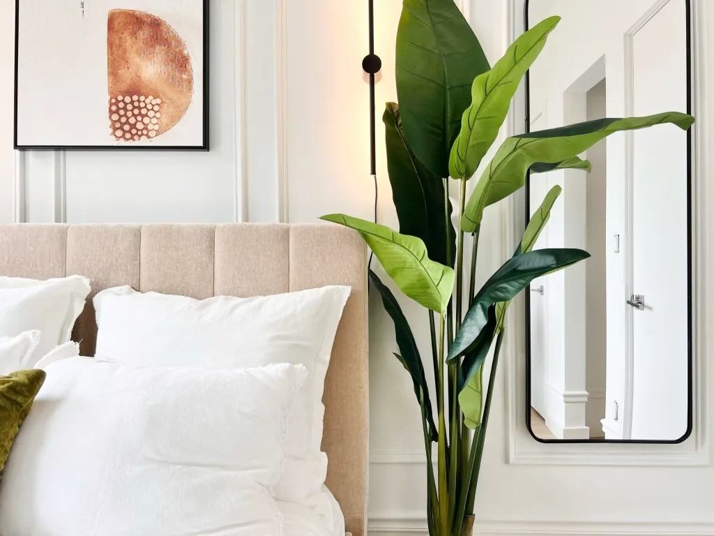 Private Bedroom in 3 Bedroom/4 Bathroom Home - Photo 5 of 9