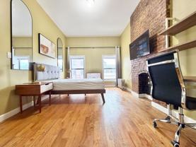 Private Bedroom in 4 Bedroom/1 Bathroom Home - Photo 1 of 1