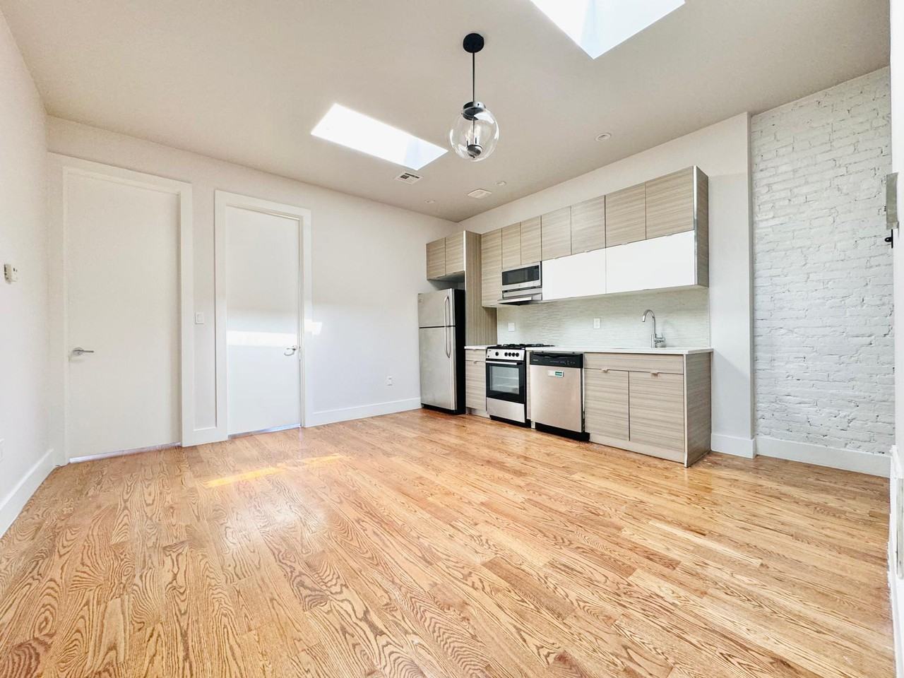 Private Bedroom in 4 Bedroom/2 Bathroom Home - Photo 2 of 5