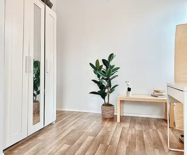 Private Bedroom in 4 Bedroom/2 Bathroom Home - Photo 2 of 6