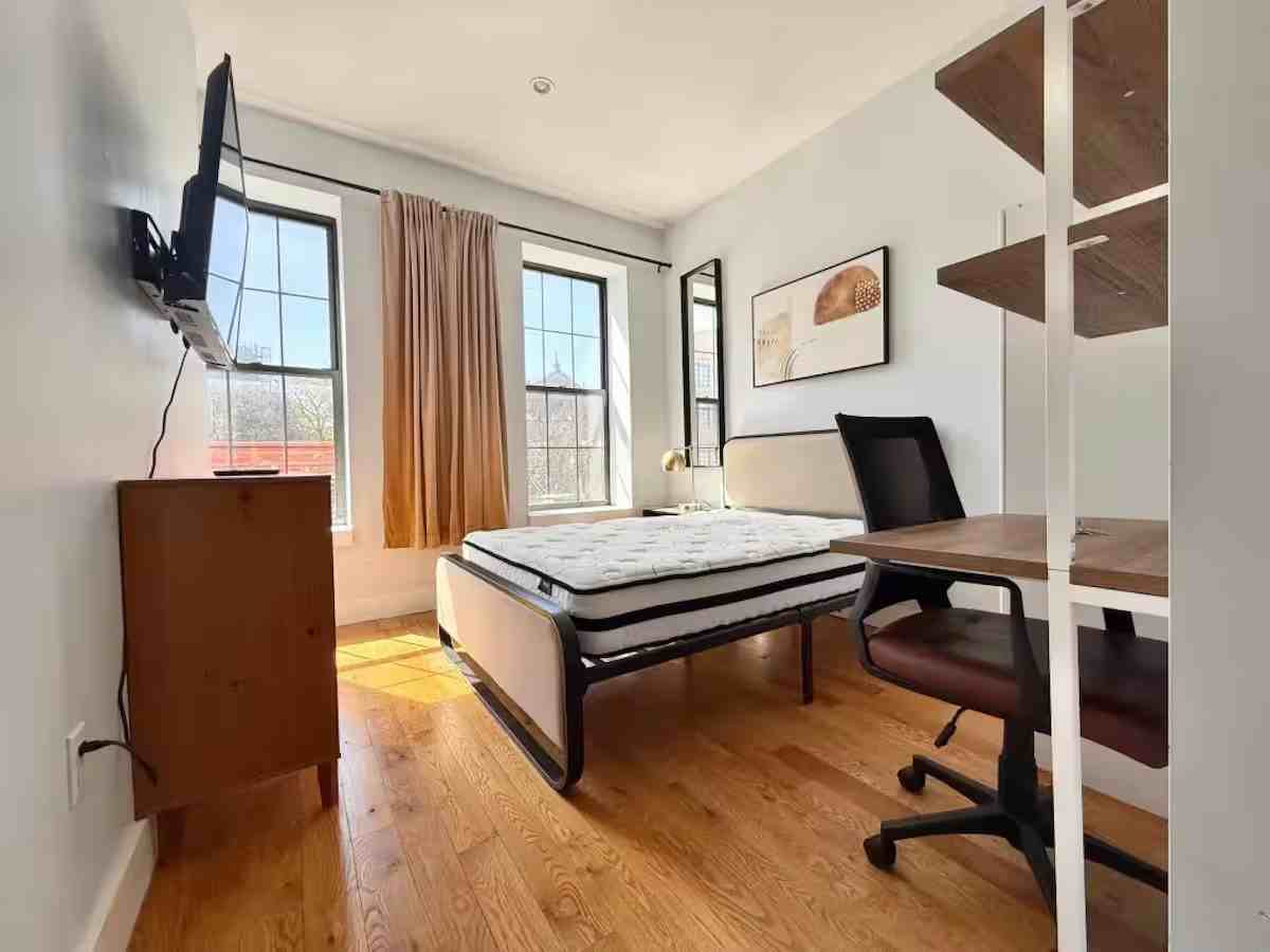 Private Bedroom in 4 Bedroom/2 Bathroom Home - Photo 2 of 6