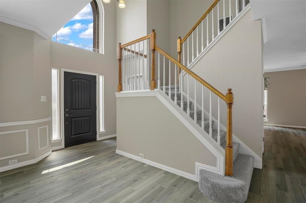 2421 Old Hickory Ln - Photo 2 of 40