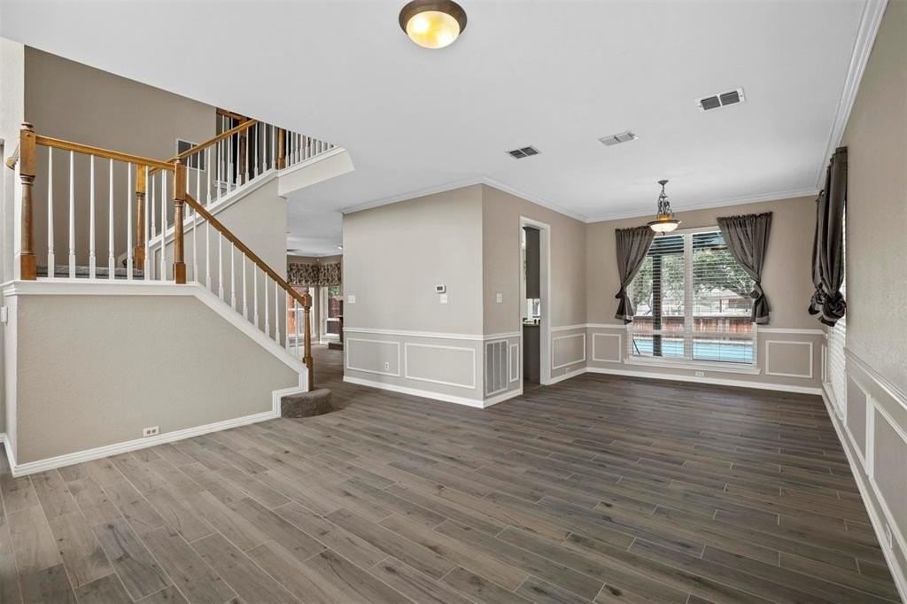 2421 Old Hickory Ln - Photo 4 of 40