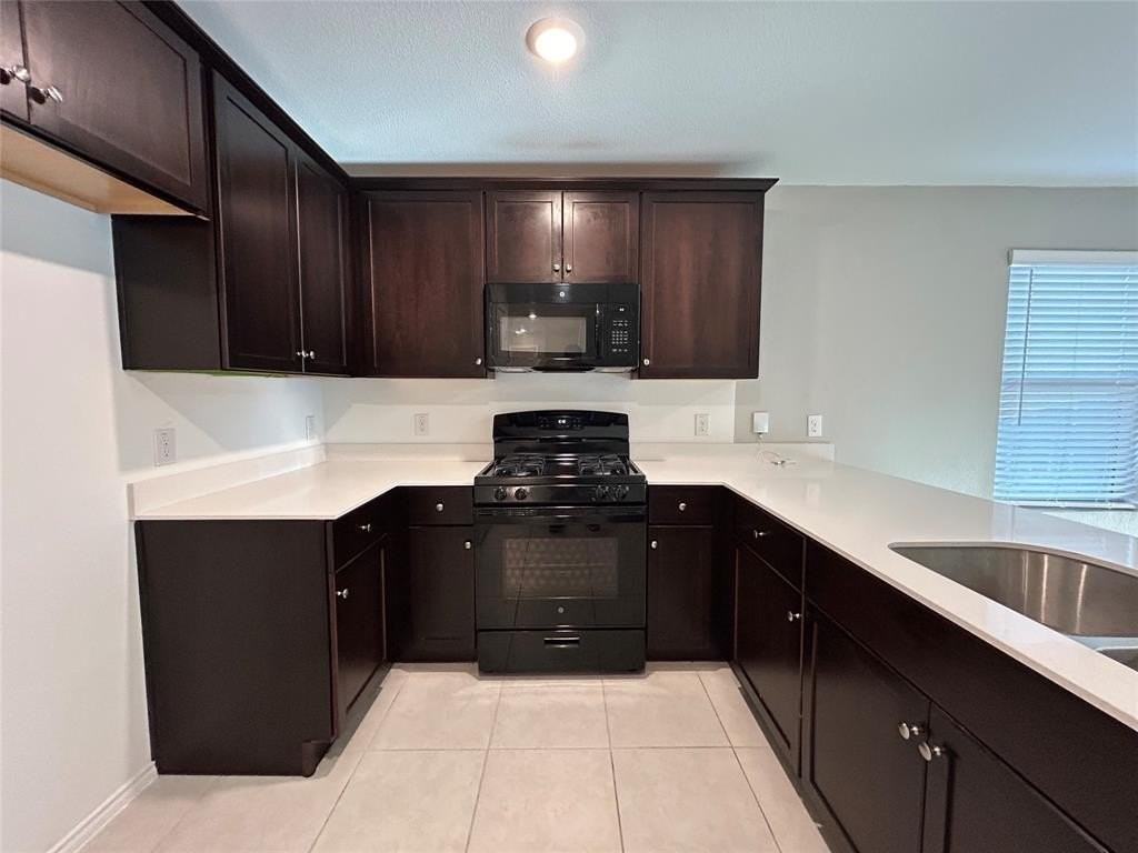 8400 Fawn Creek Dr - Photo 5 of 20