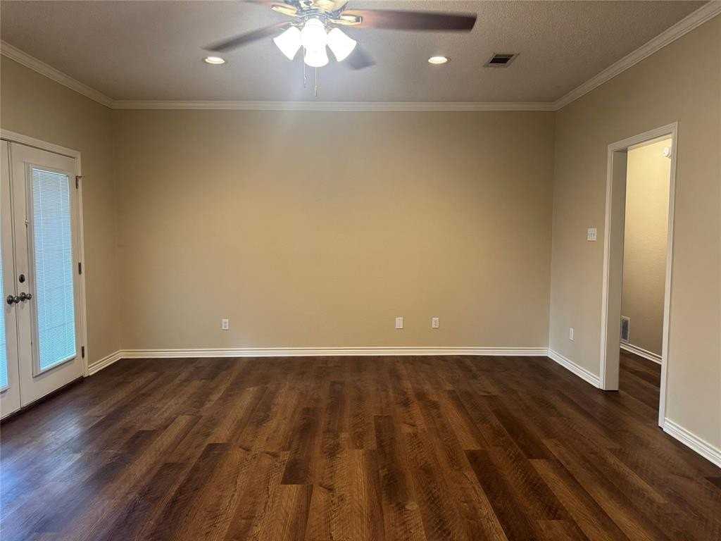 6918 Sayle St - Photo 4 of 30