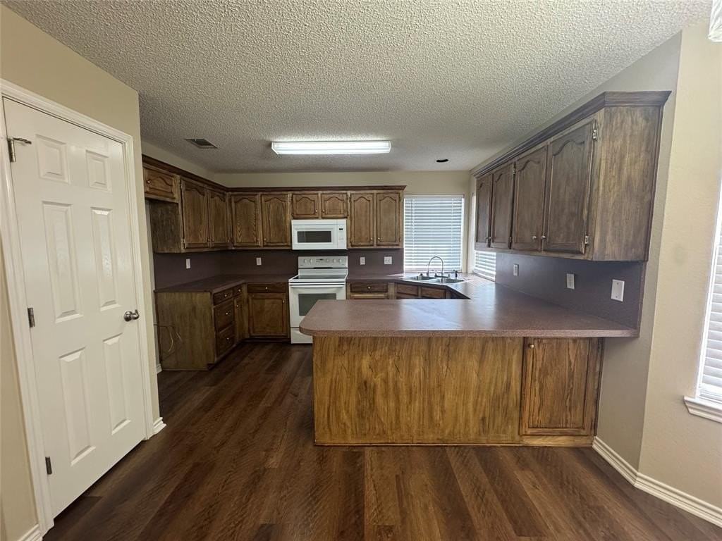 6918 Sayle St - Photo 7 of 30