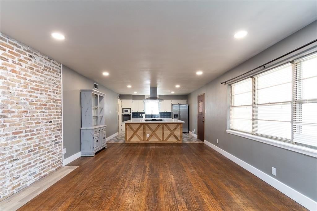 3217 Cedarcroft Ln - Photo 4 of 27