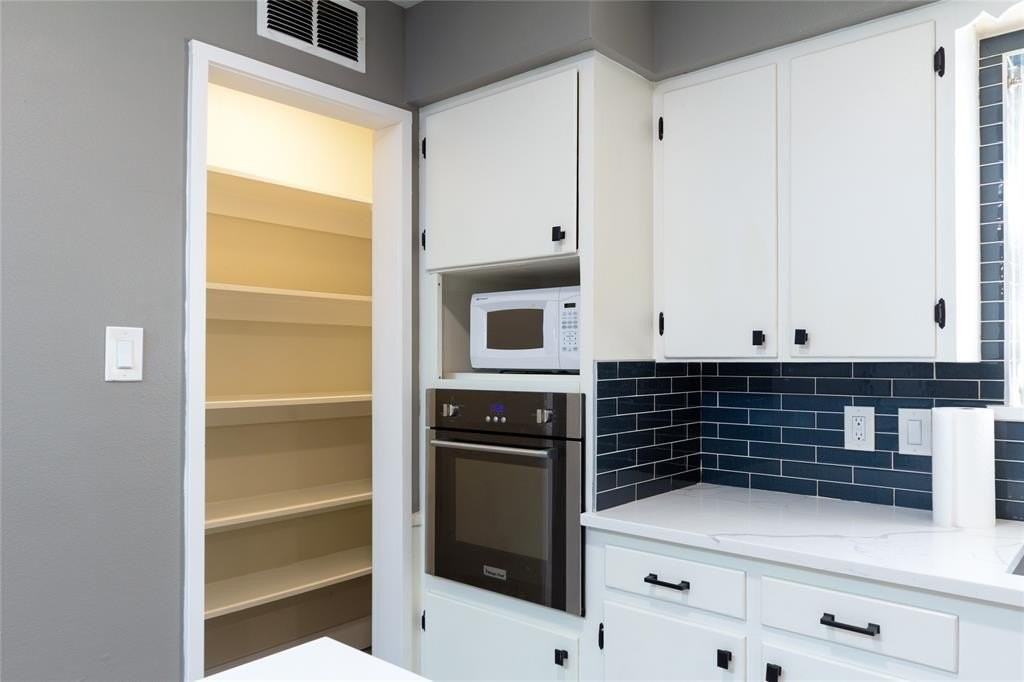 3217 Cedarcroft Ln - Photo 7 of 27