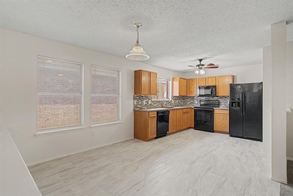 1421 Knottingham Dr - Photo 4 of 24