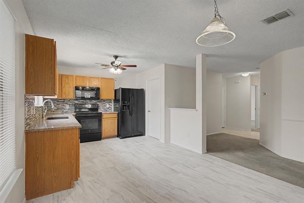 1421 Knottingham Dr - Photo 5 of 24