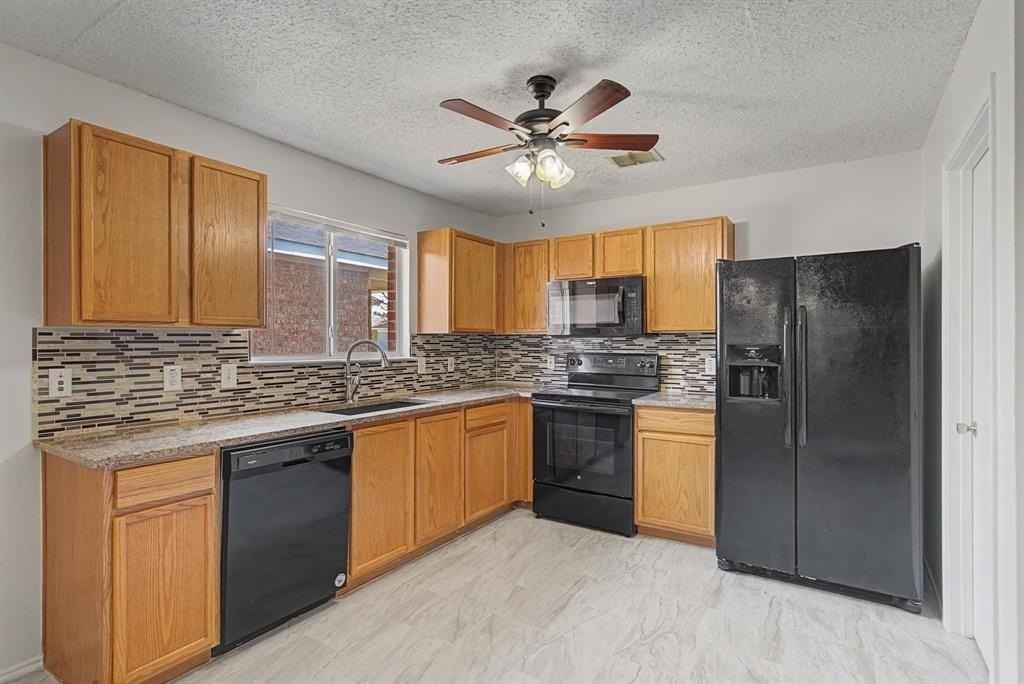 1421 Knottingham Dr - Photo 7 of 24