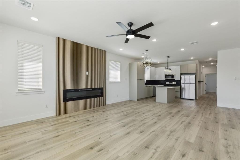 521 N Denley Dr - Photo 4 of 31