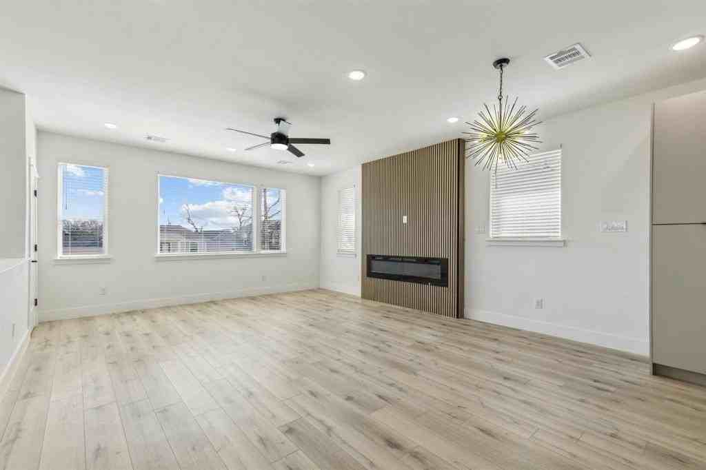 521 N Denley Dr - Photo 5 of 31