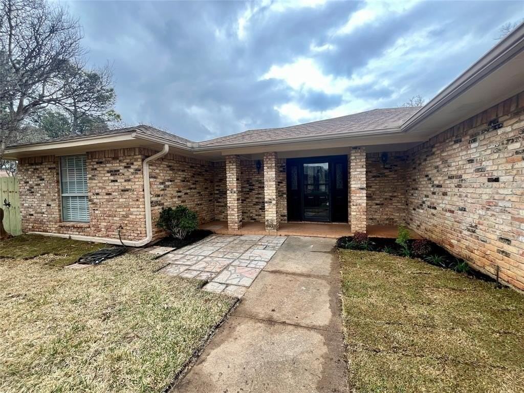 13 Pebblebeach Ct - Photo 2 of 28