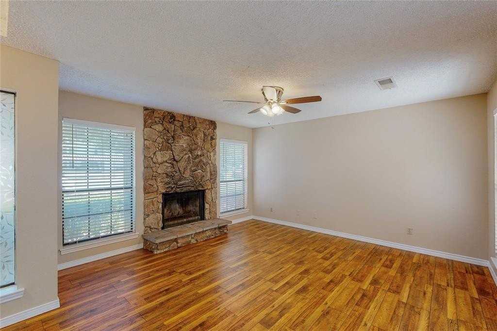 1912 N Irving Heights Dr - Photo 5 of 40