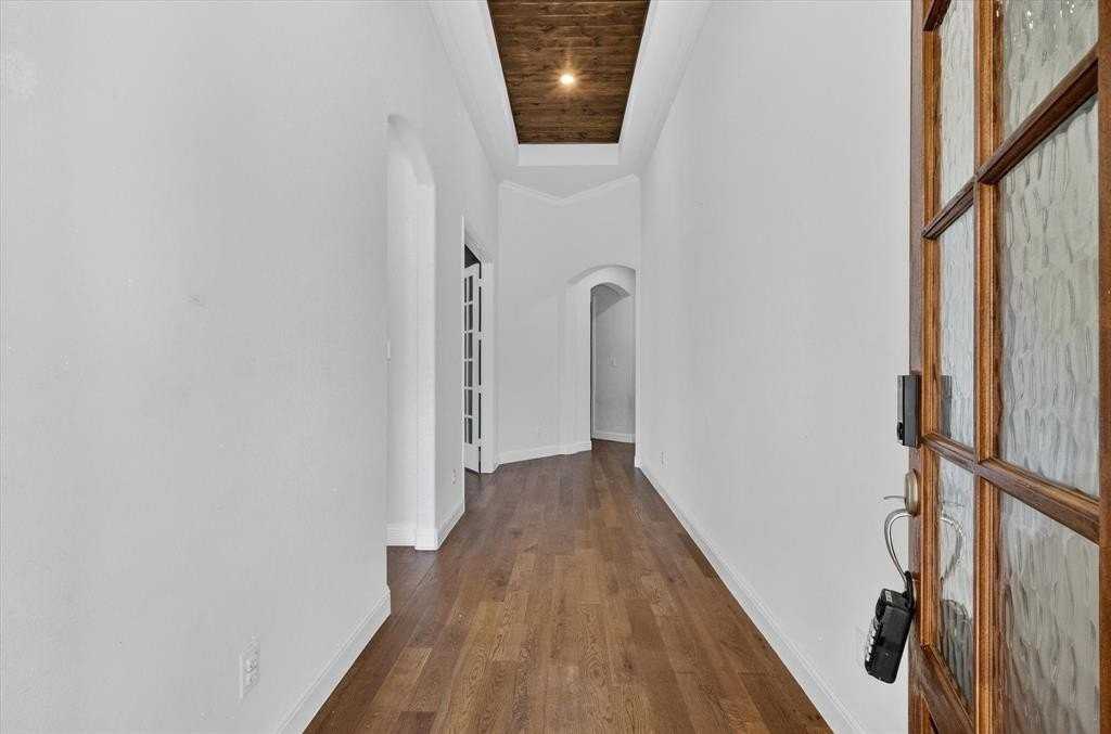 1919 Middleton Dr - Photo 4 of 37