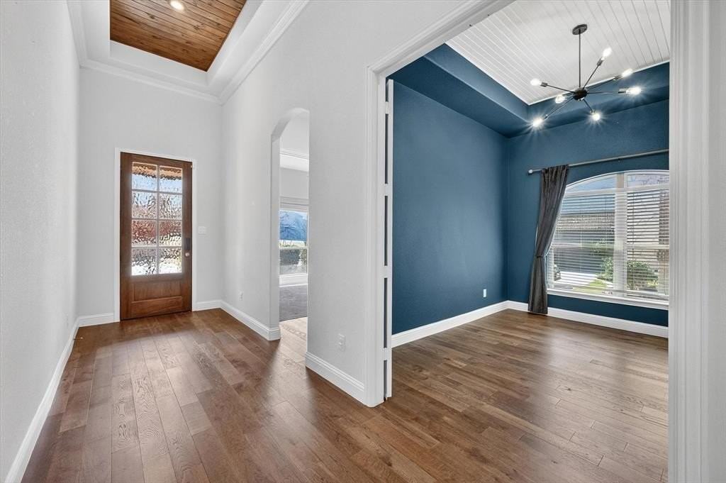 1919 Middleton Dr - Photo 5 of 37