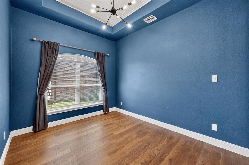 1919 Middleton Dr - Photo 6 of 37