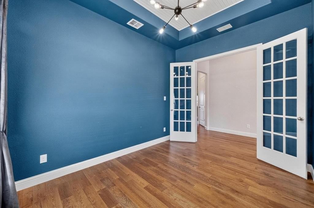 1919 Middleton Dr - Photo 7 of 37