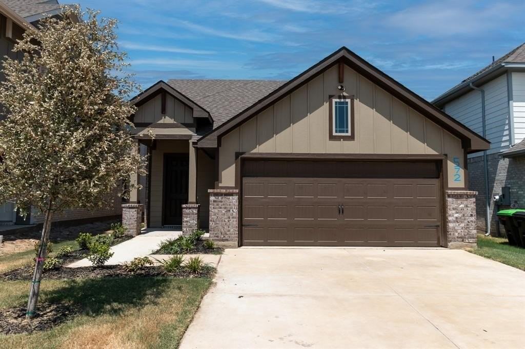 572 Ruthye Ln - Photo 3 of 32