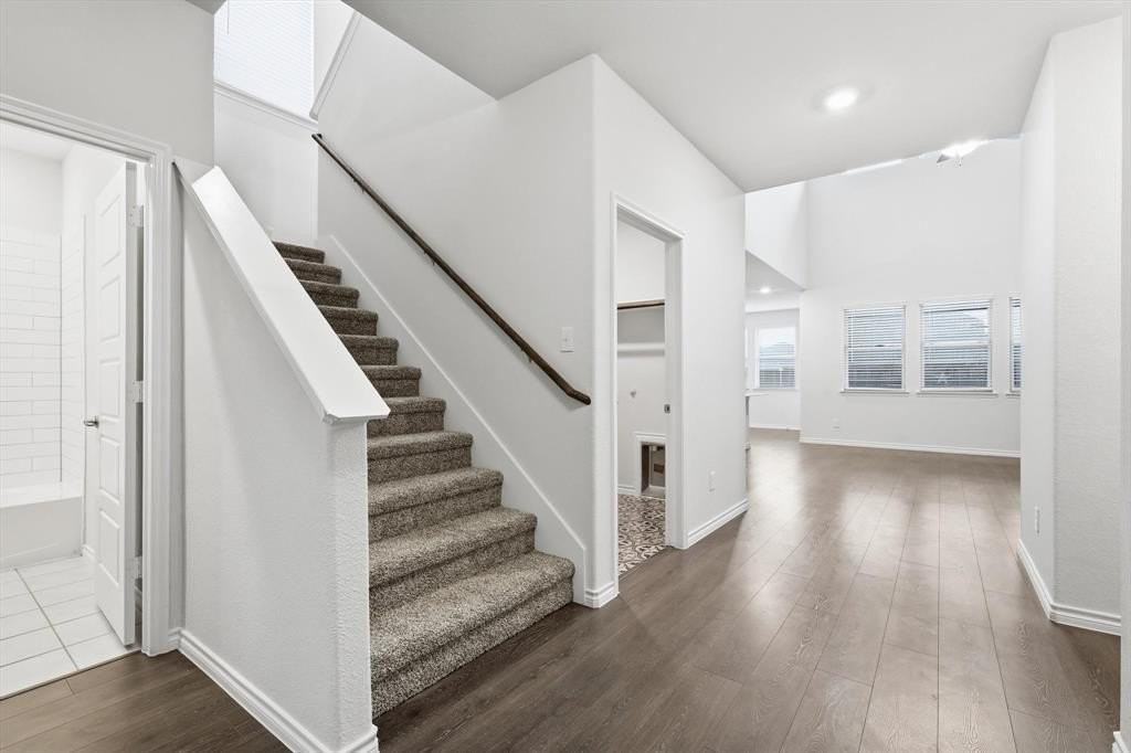 920 Violet Way - Photo 5 of 25