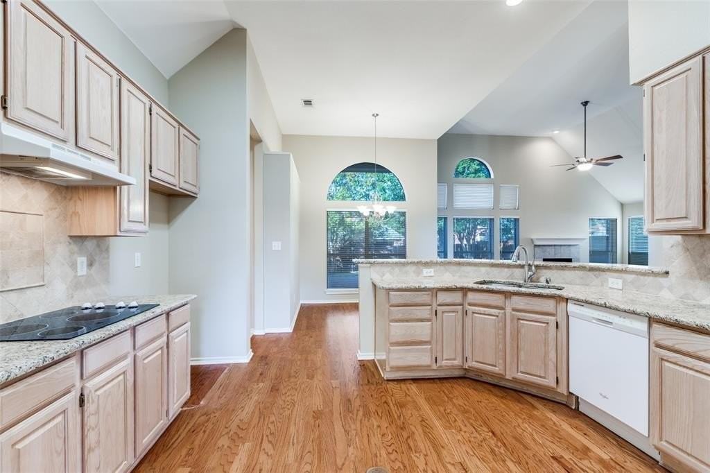 112 Falcon Creek Dr - Photo 4 of 12