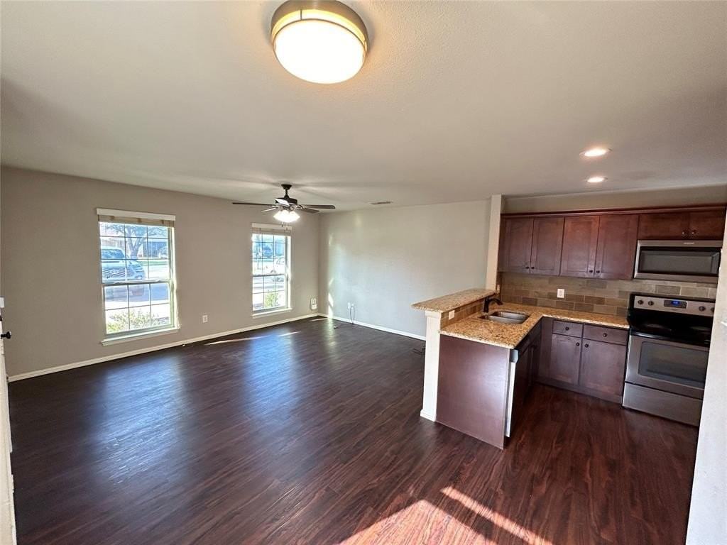 221 E Cooper St - Photo 4 of 23