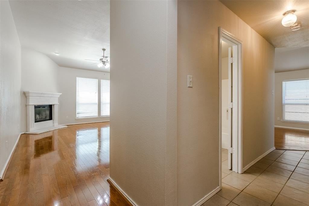 1017 Caleb St - Photo 4 of 37