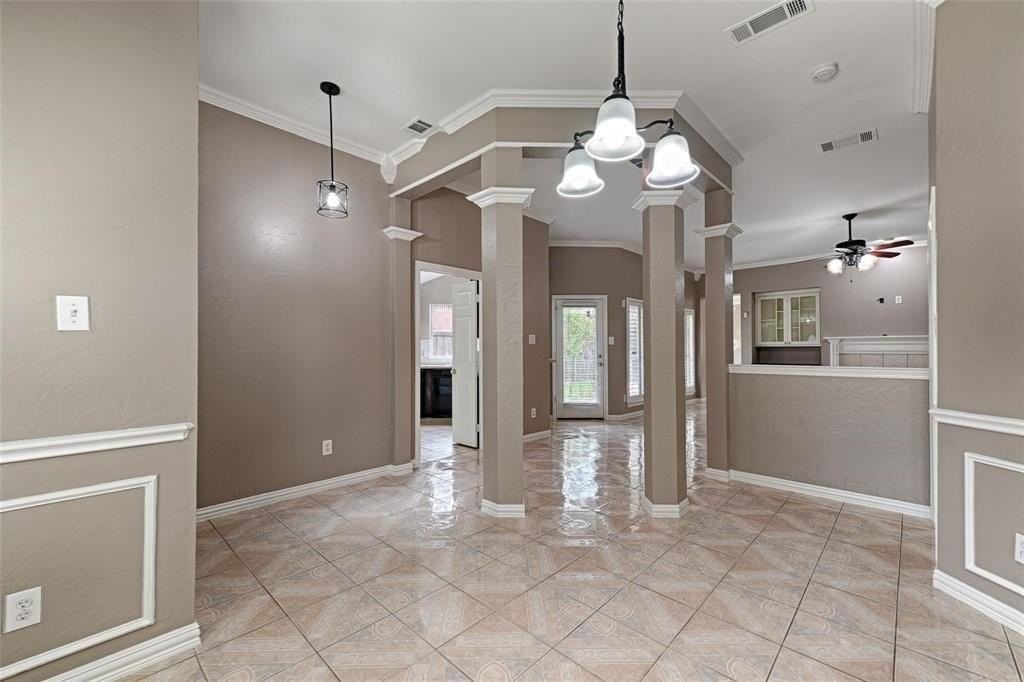 3136 Delaford Dr - Photo 4 of 19