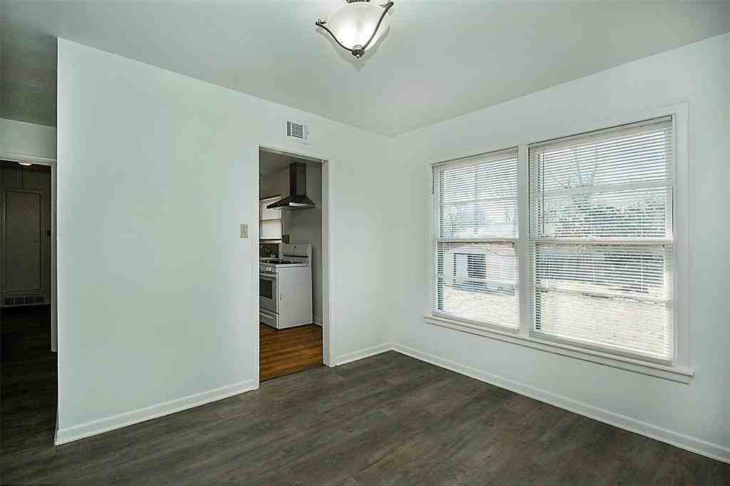 1925 Hilltop Dr - Photo 4 of 22