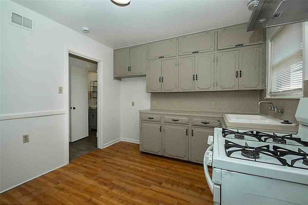 1925 Hilltop Dr - Photo 6 of 22